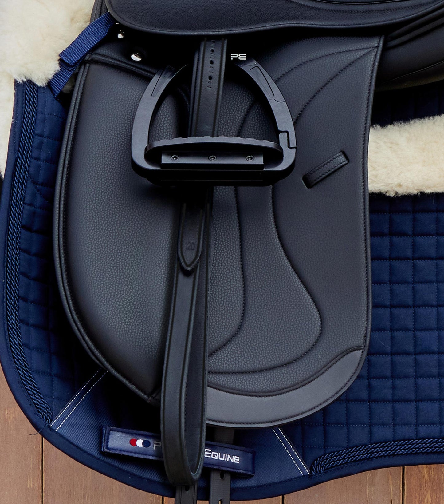 Description:Traditional Stirrup Leathers_Colour:Black_Position:2