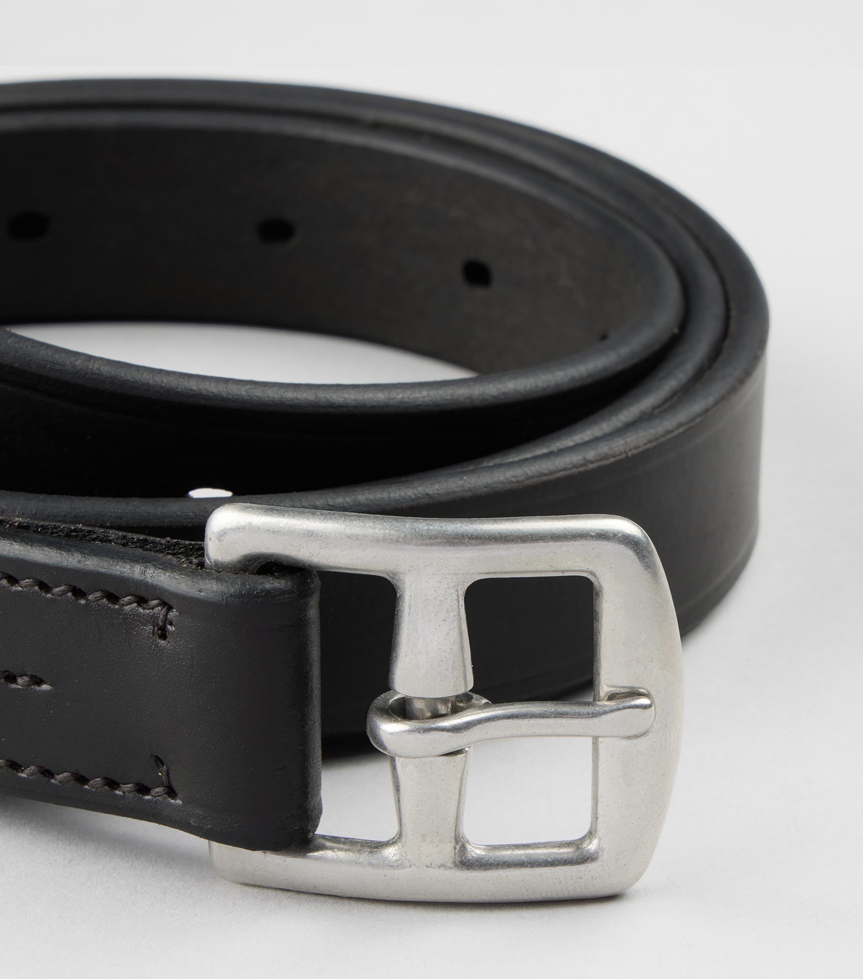 Description:Traditional Stirrup Leathers_Colour:Black_Position:4