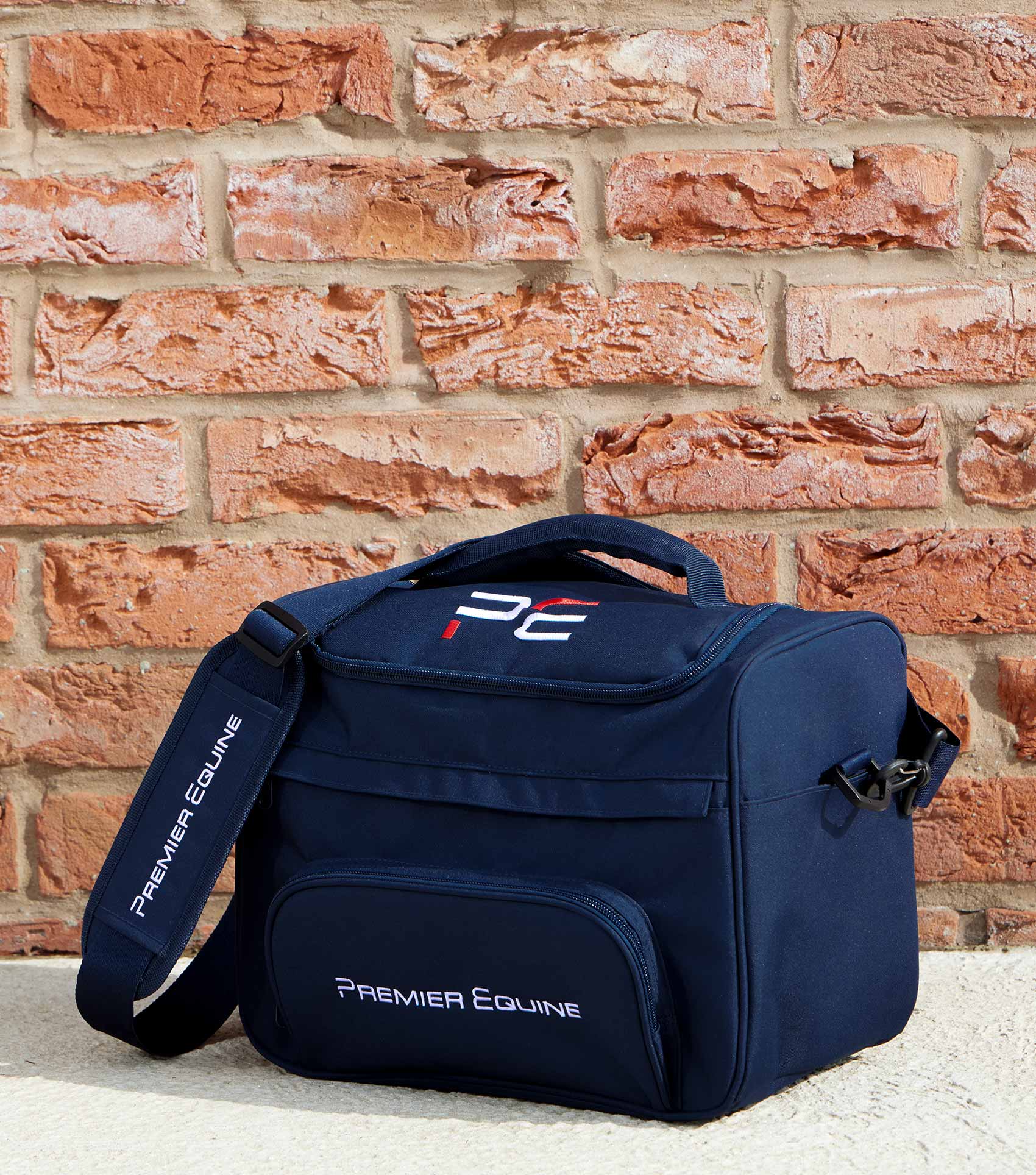 Description:PE Team Grooming Bag Navy_Colour:Navy_Position:6