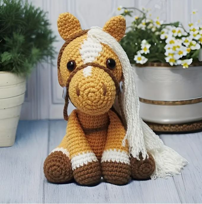 Crochet kit - cute palomino pony
