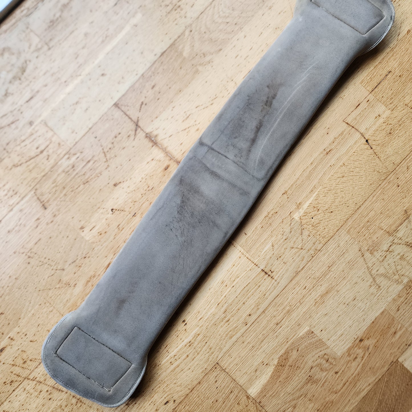 Enzo white memory foam girth 28". Pre-loved