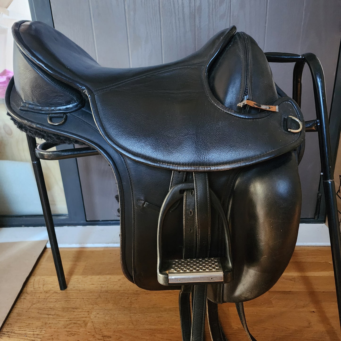 Barefoot treeless dressage saddle 17.5 / 18"