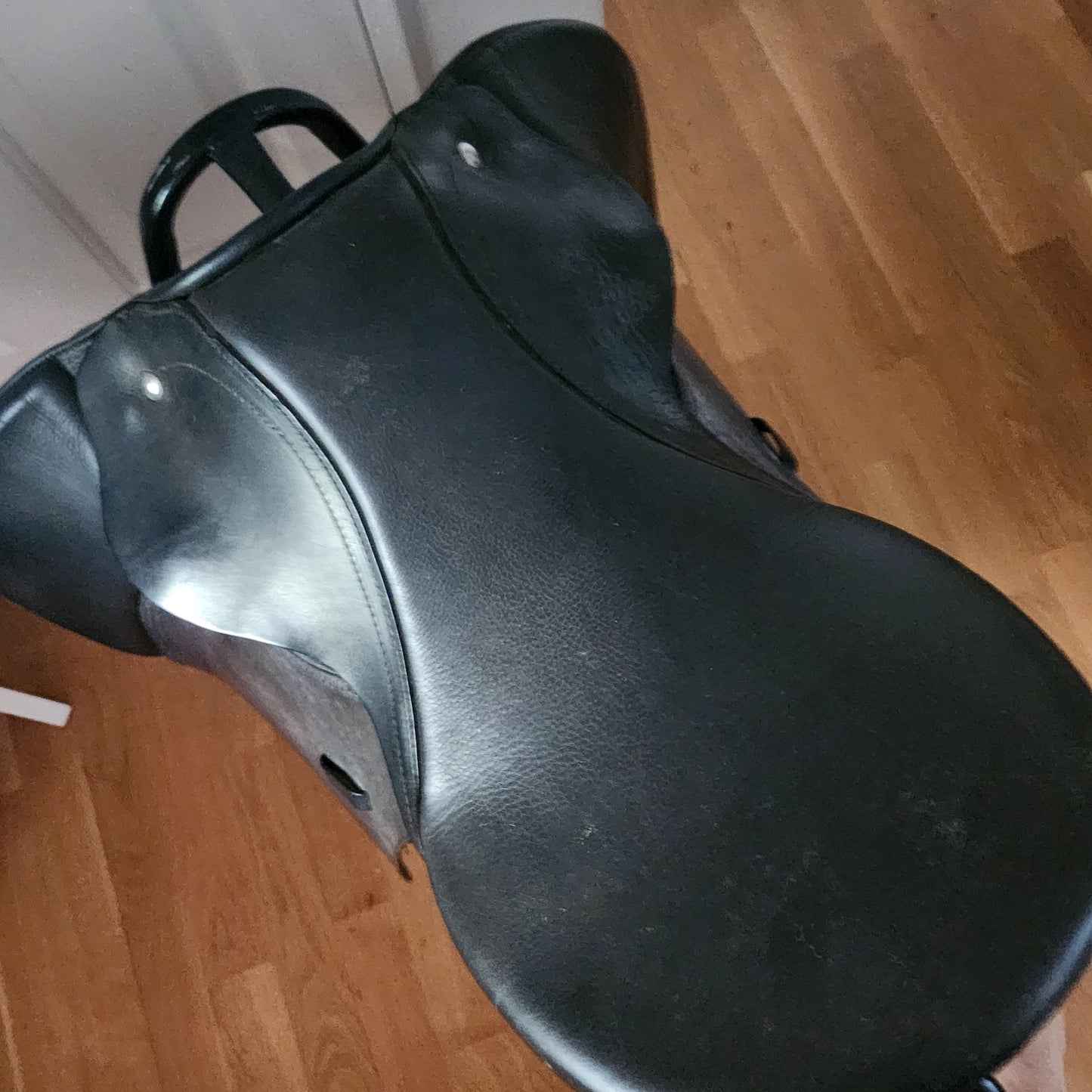 Trekker black leather treeless GP saddle 17.5