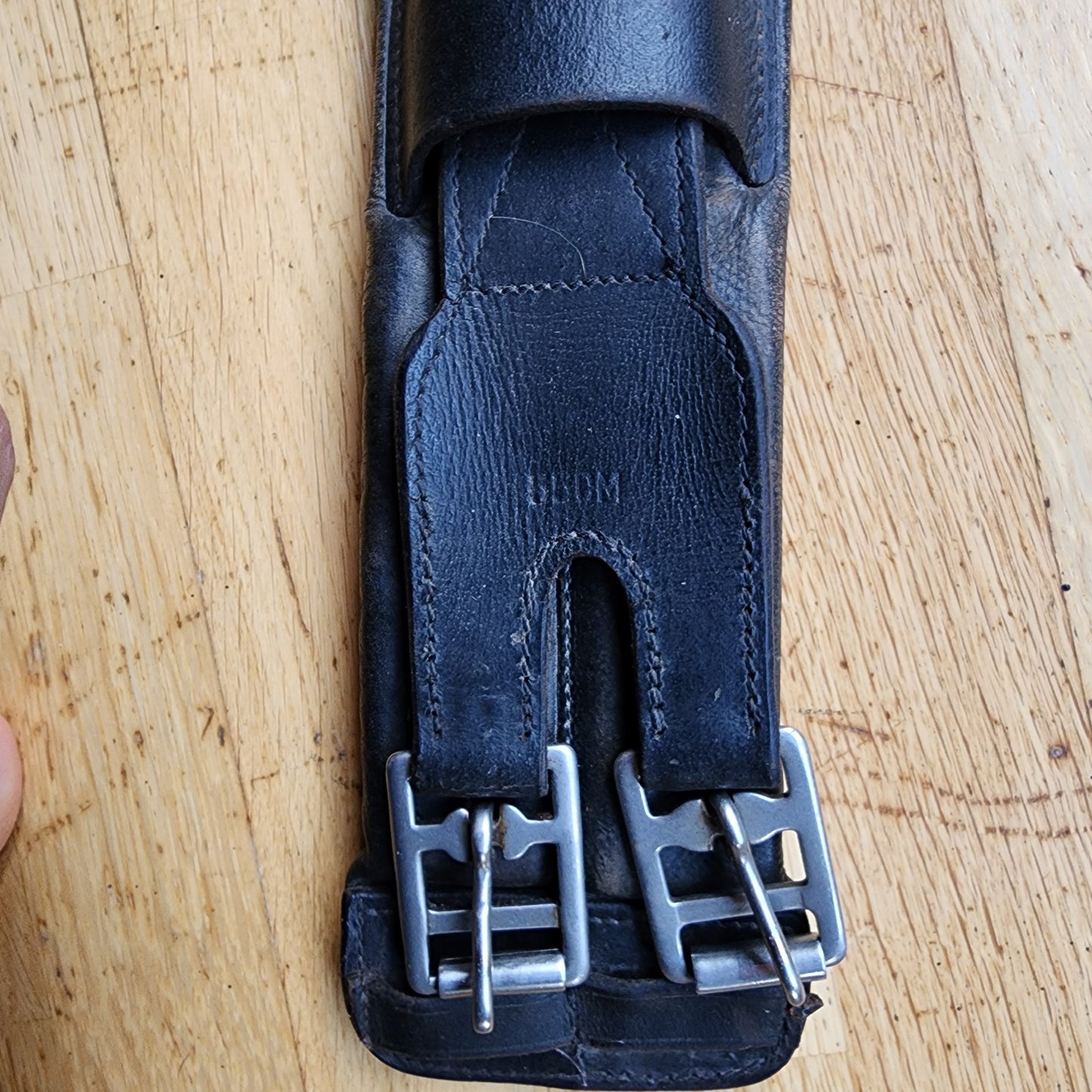Black leather elasticated dressage girth 55cm (22"). Pre loved