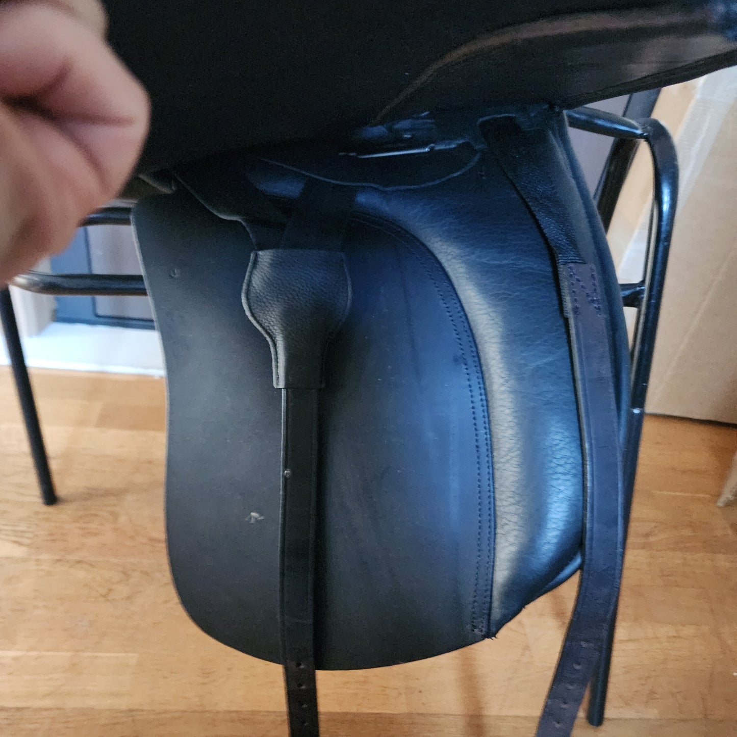 Santa Cruz black leather dressage saddle, 18", wide gullet. New condition