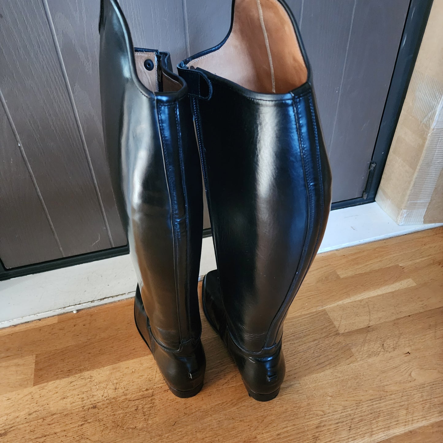 LM patent leather long riding boots. Size 41, wide / tall. New condition