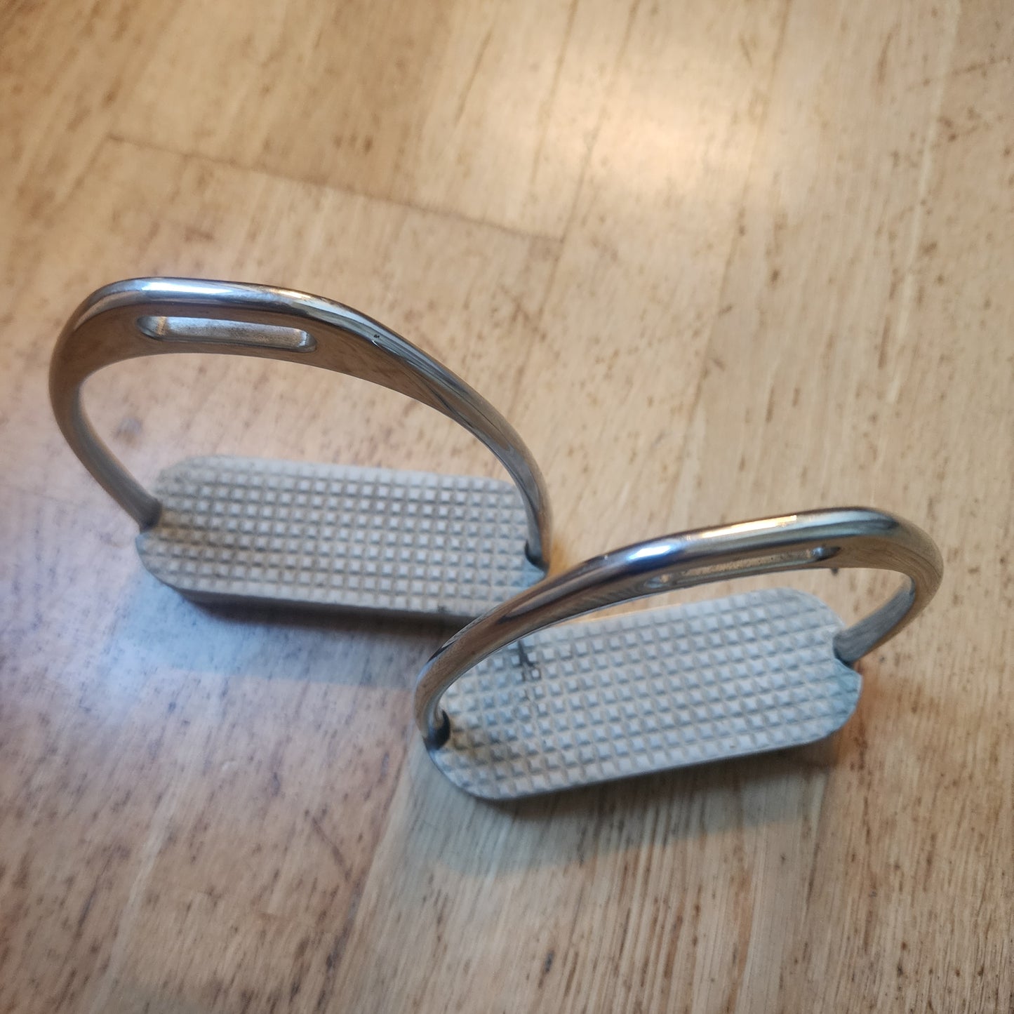 Korsteel stainless steel Stirrup Irons 4 1/2"
