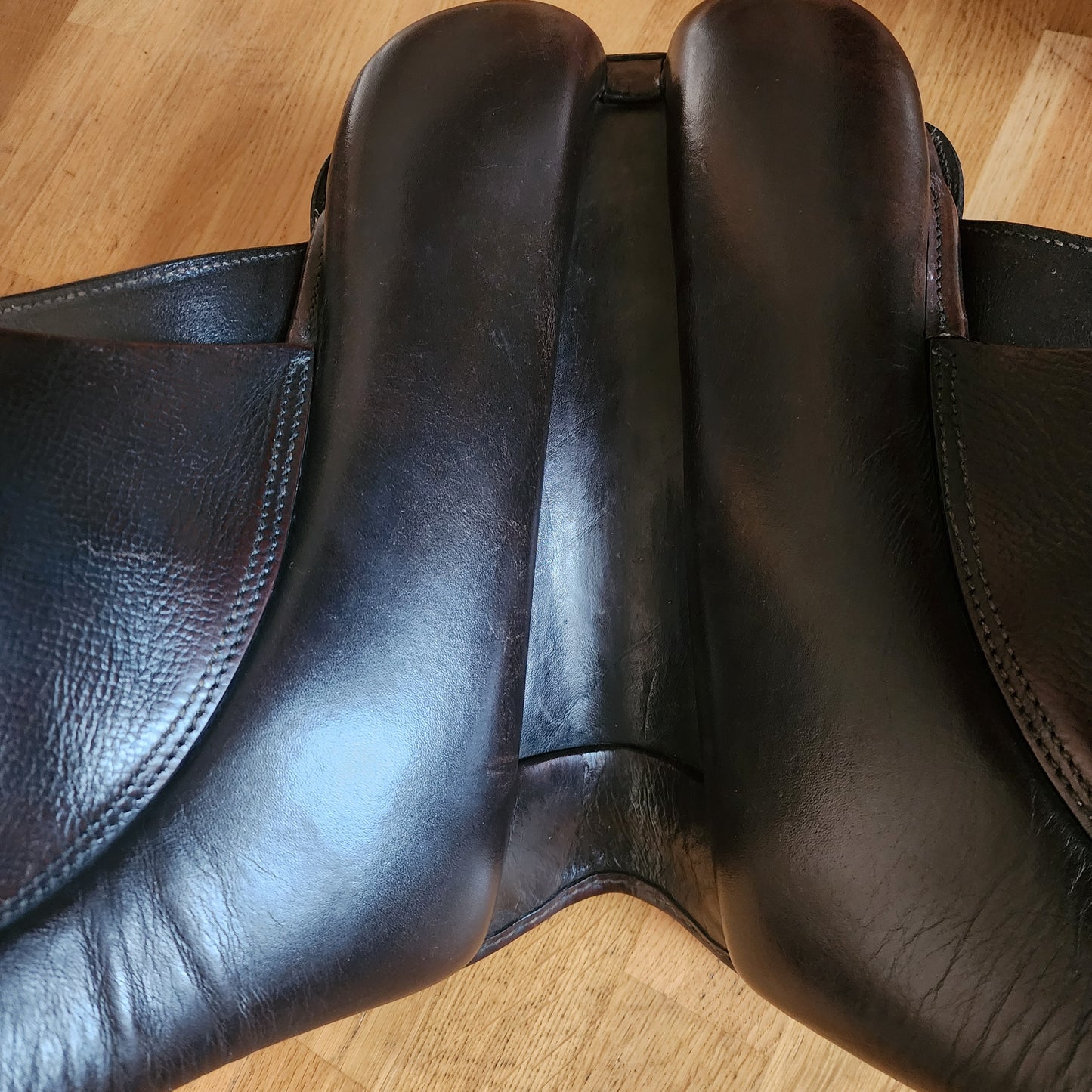 Bates brown leather pony show saddle 15", wide