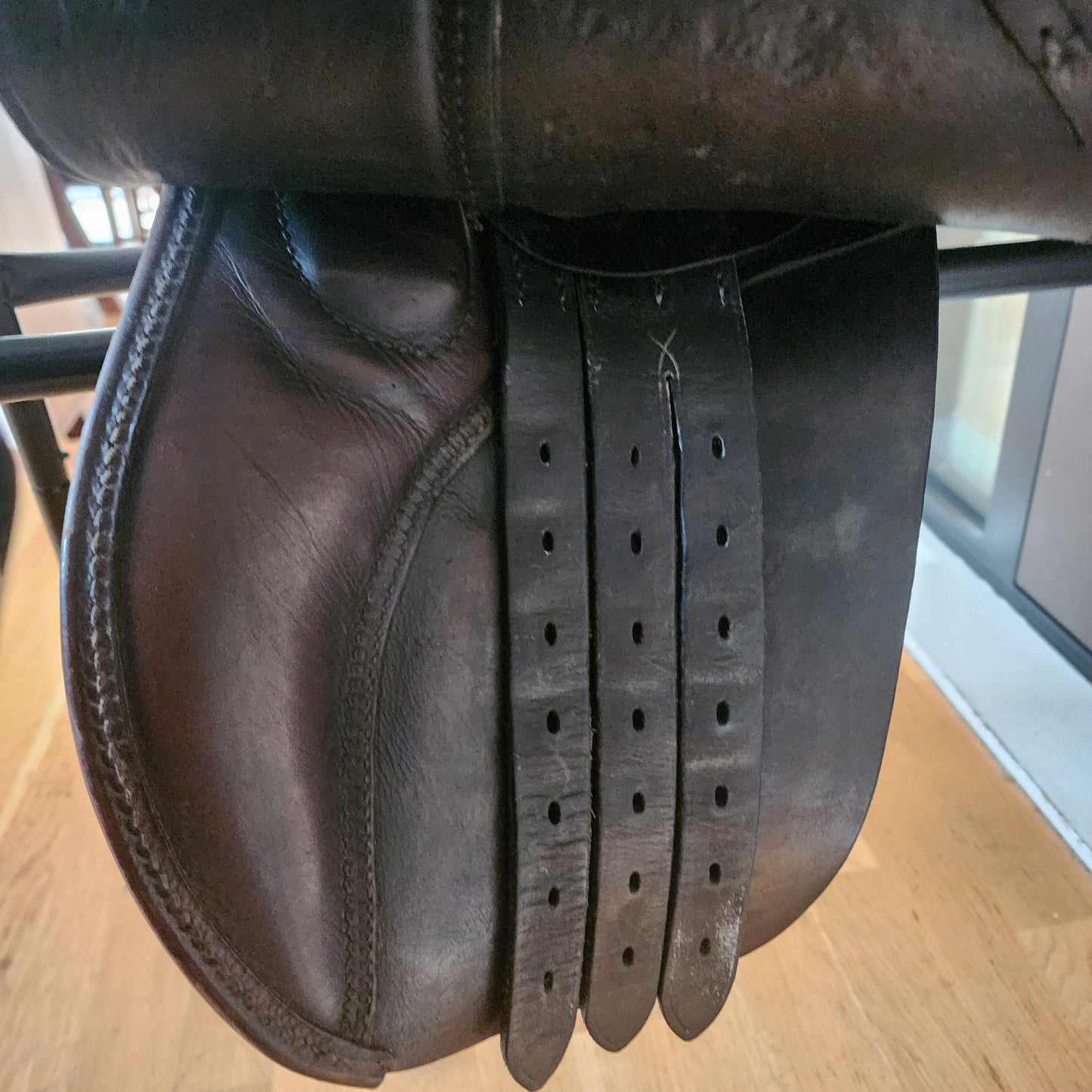 Bates brown leather pony show saddle 15", wide