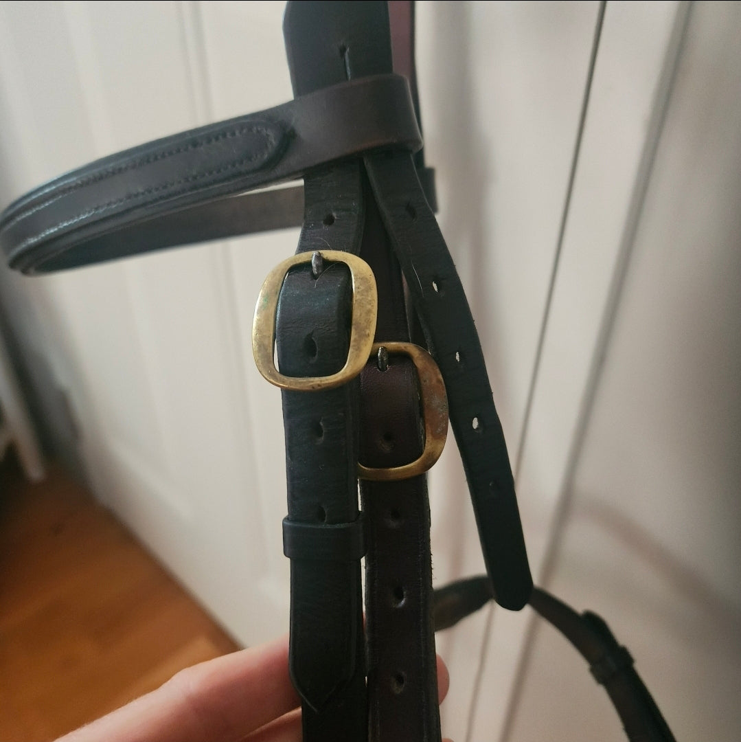 Dark havanna, cob size leather cavasson bridle, handmade in New Zealand by Joanne Sholfield