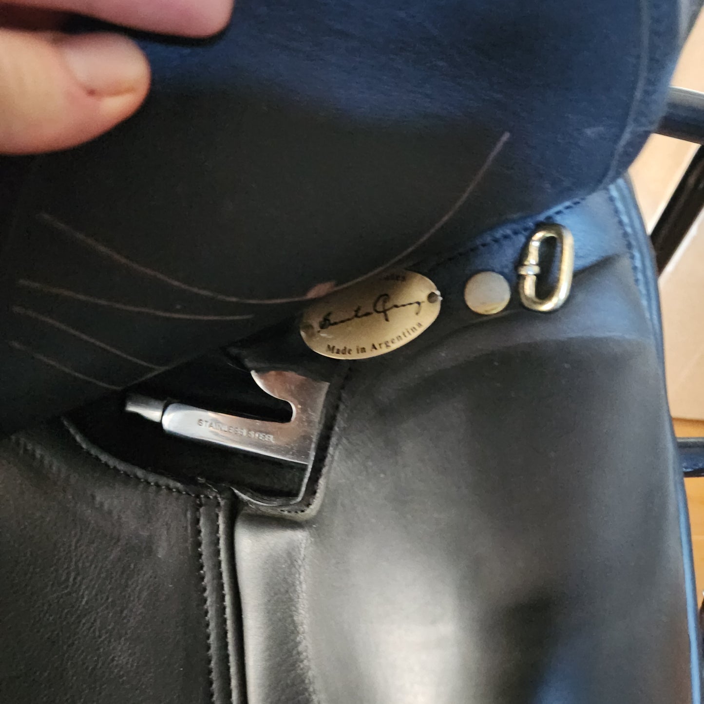 Santa Cruz black leather dressage saddle, 18", wide gullet. New condition