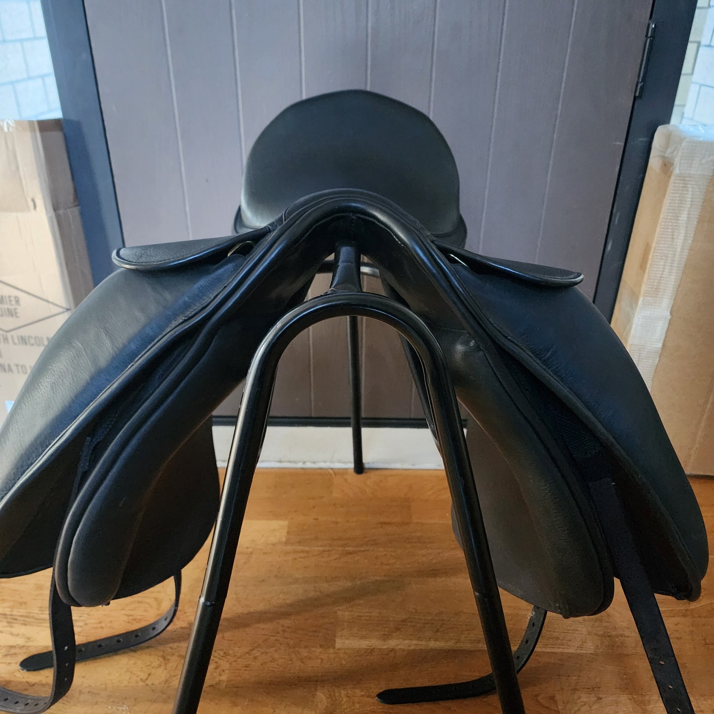 Santa Cruz black leather dressage saddle, 18", wide gullet. New condition