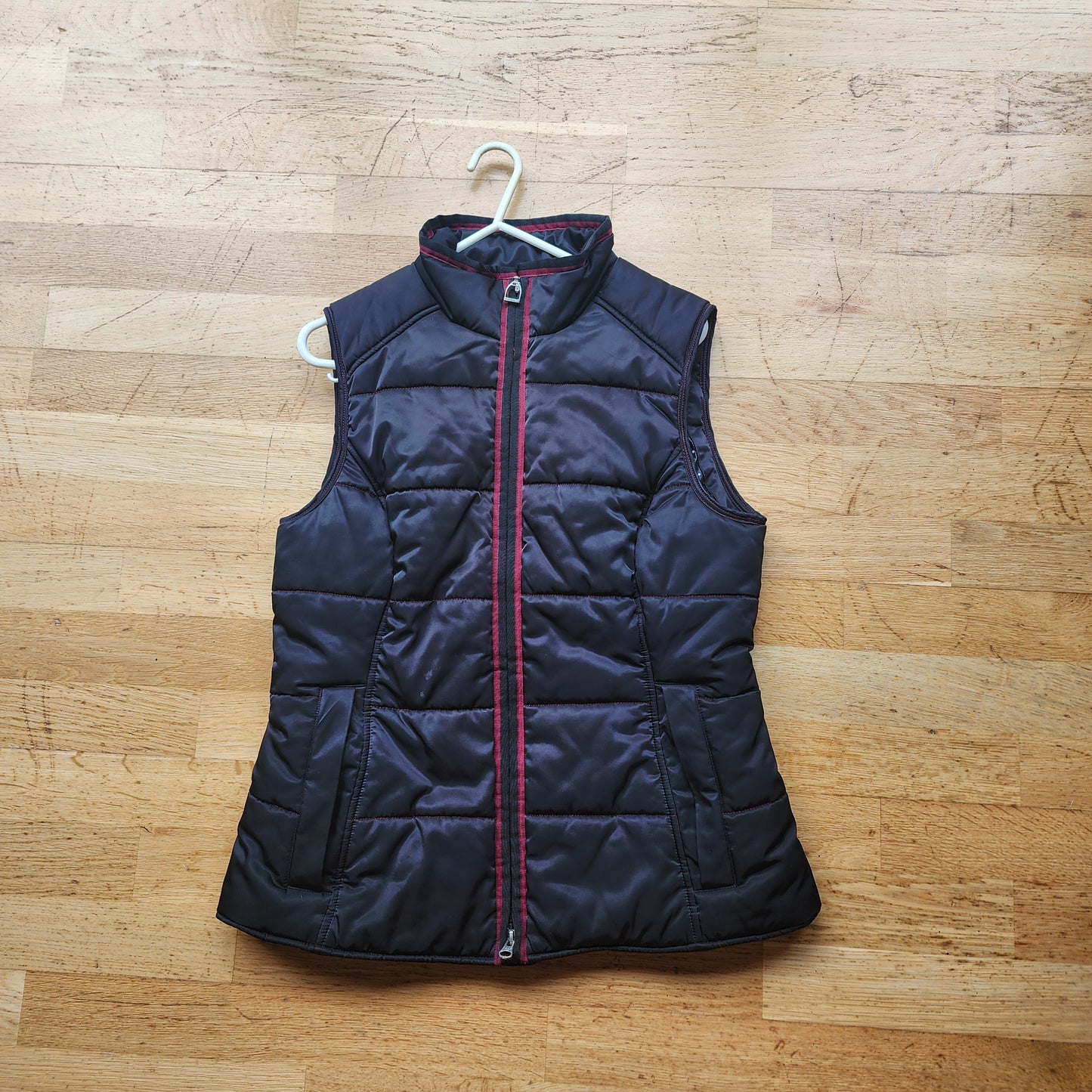 Ariat vest, Size M, black, pre-loved