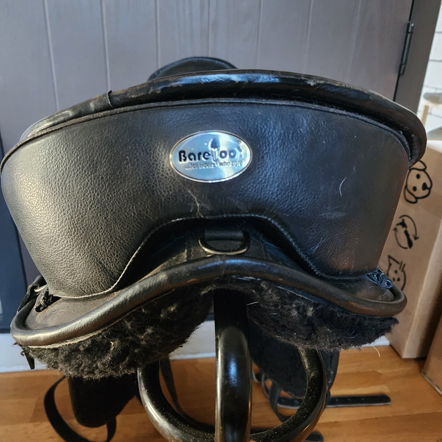 Barefoot treeless dressage saddle 17.5 / 18"