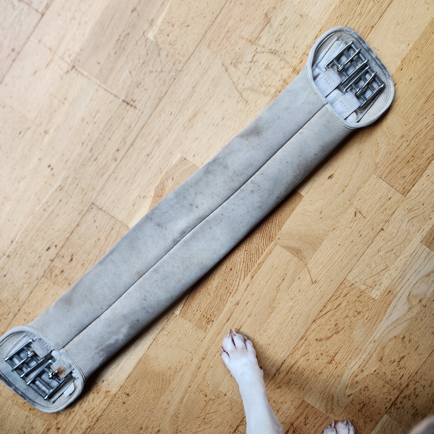 Enzo white memory foam girth 28". Pre-loved