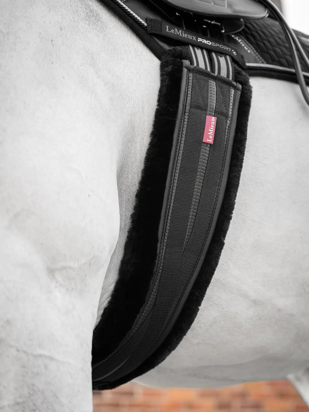 Le Mieux Fleece Lined Anatomic Girth Black, Black, 50" (127cm). Brand new!