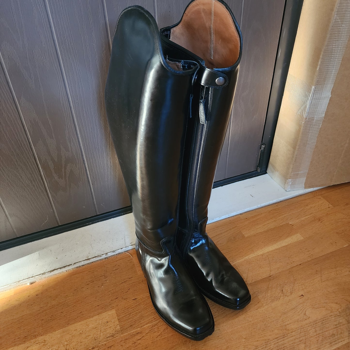 LM patent leather long riding boots. Size 41, wide / tall. New condition