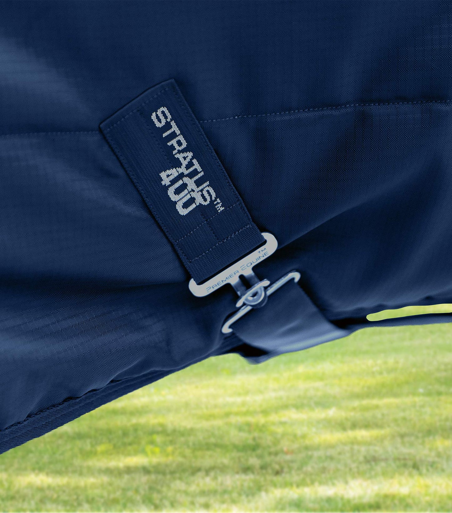 Description:Stratus 400g Stable Rug with Neck Cover_Colour:Navy_Position:6