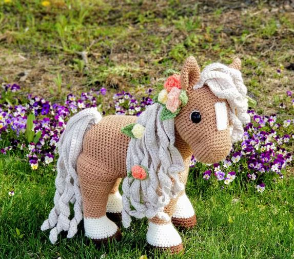 Crochet kit - summer palomino pony