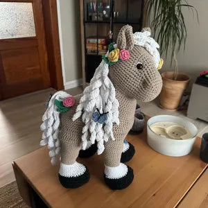 Crochet kit - summer palomino pony