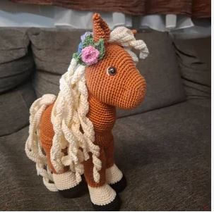 Crochet kit - summer palomino pony