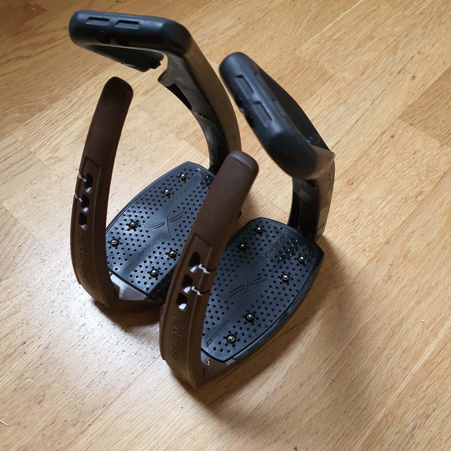 FreeJump brown and black soft up Pro stirrups