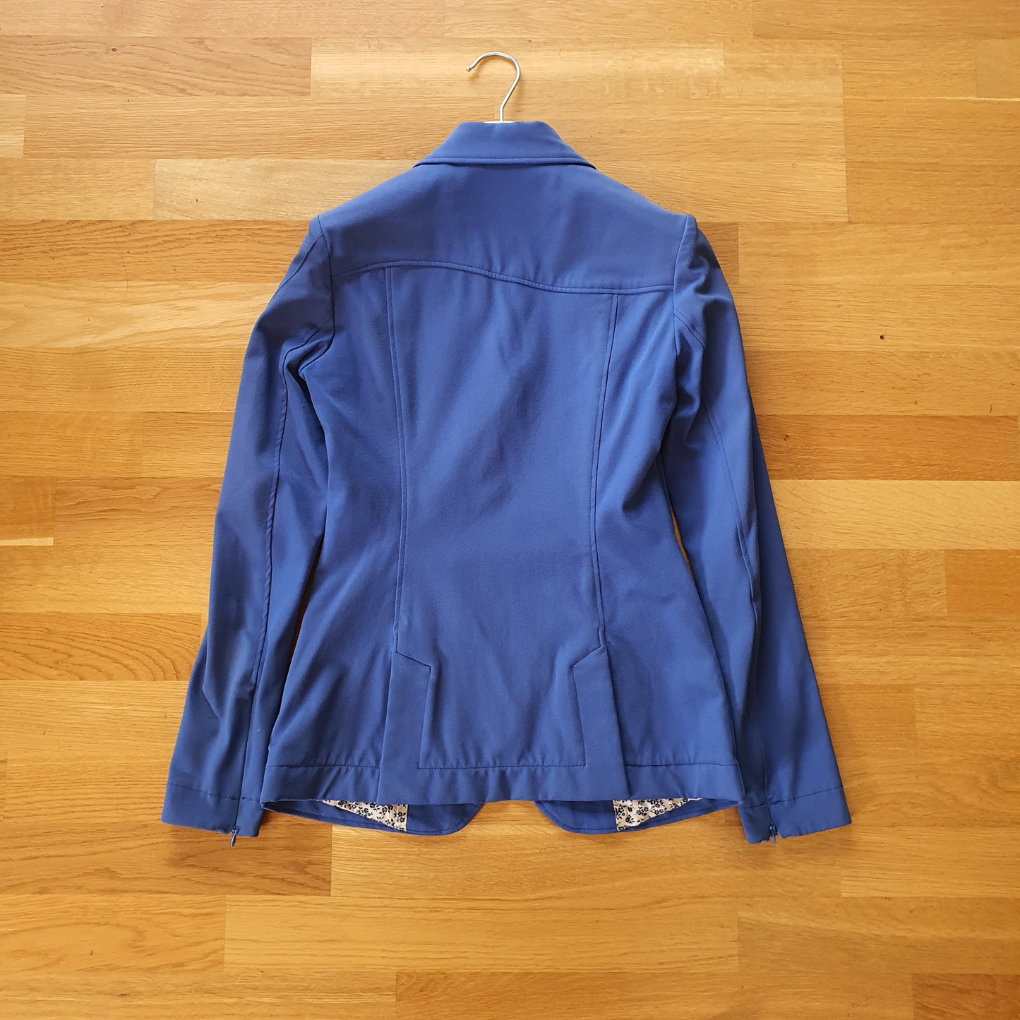 Animo blue show jacket, ladies size 8 (i40)