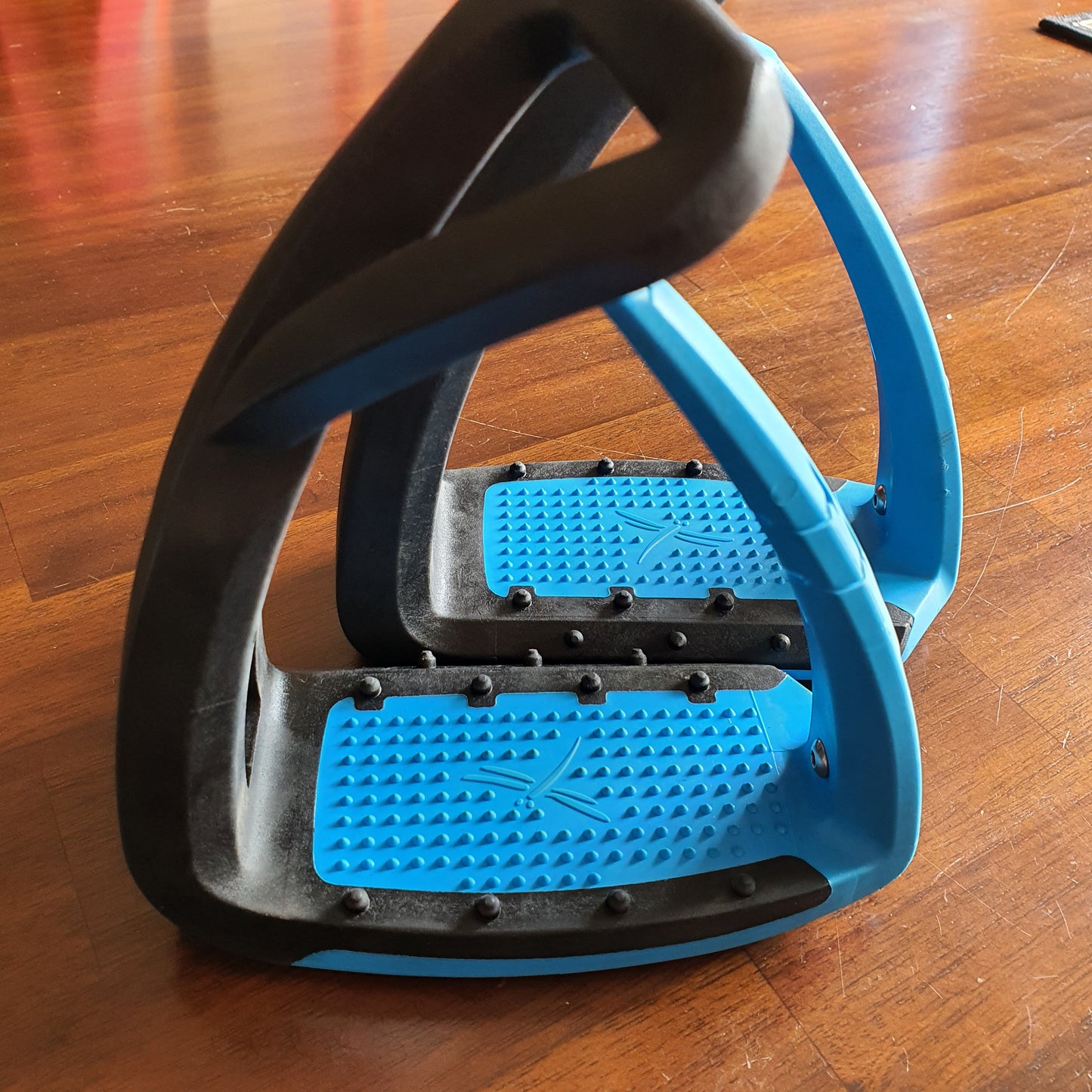 Free Jump black and blue Soft Up Lite stirrups