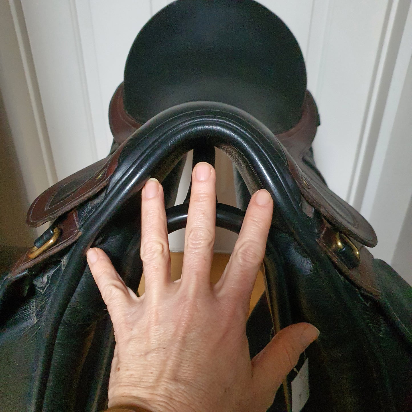 Fenmore Koru leather dressage saddle 17" medium wide gullet