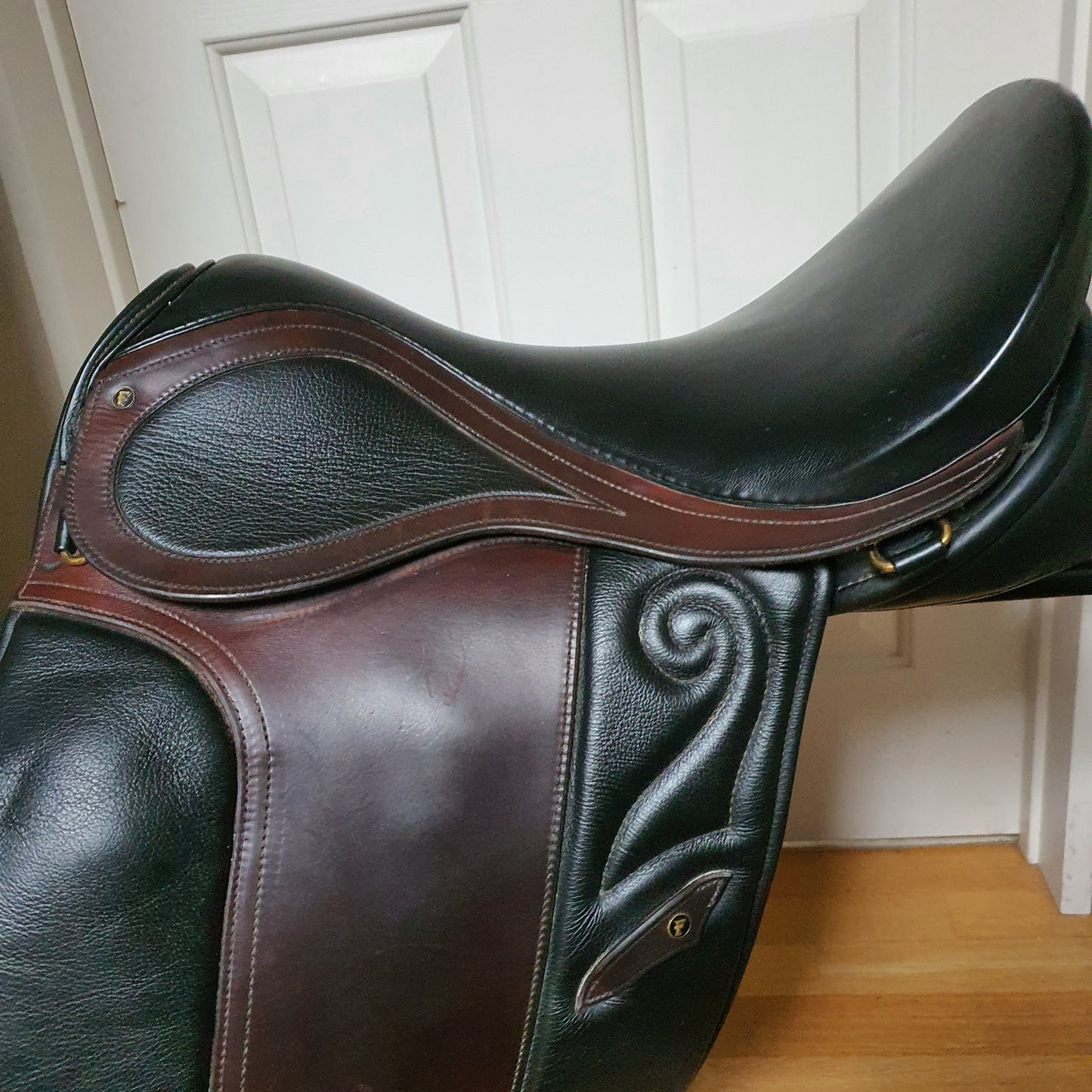Fenmore Koru leather dressage saddle 17" medium wide gullet
